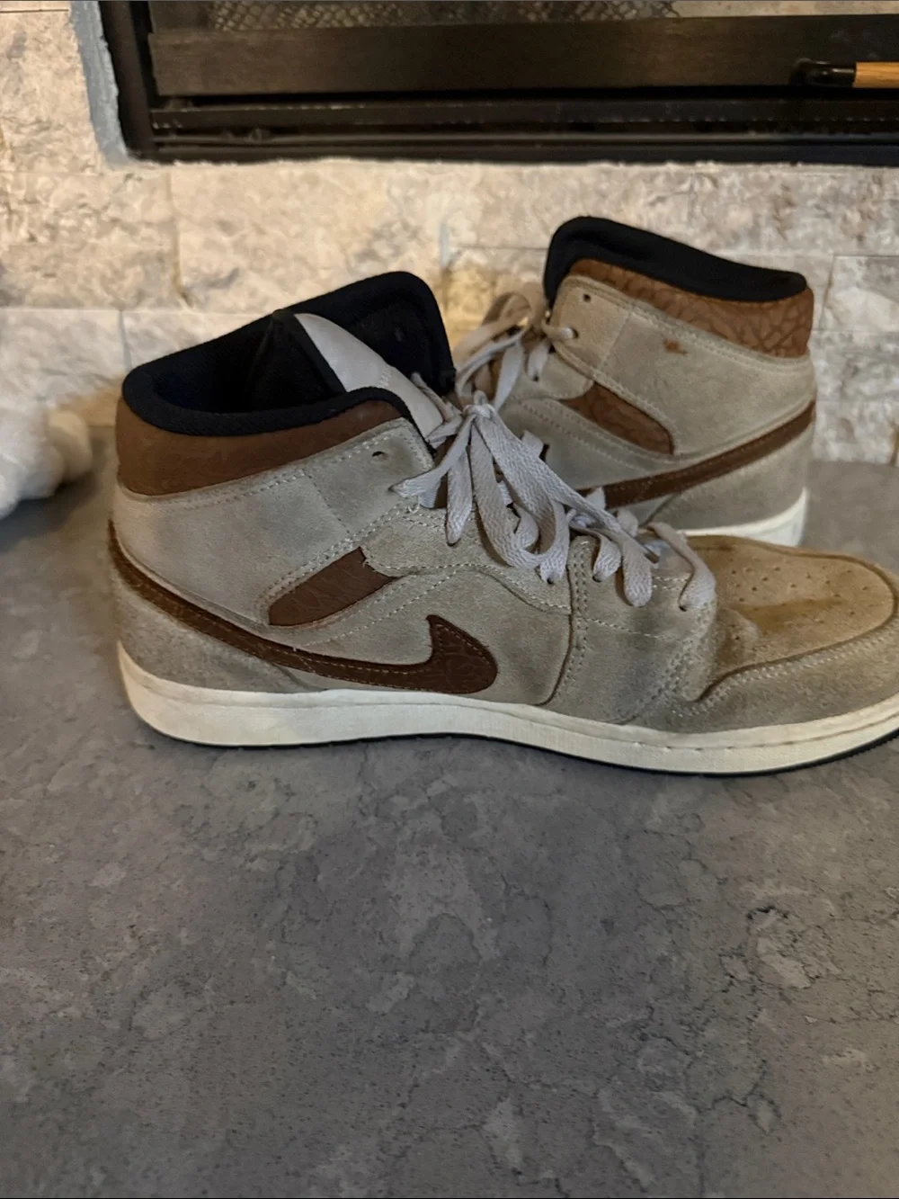 Air Jordan 1 Mid SE 